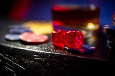 erek2 2d mobile app interface showing live-dealer tables and sportsbook markets