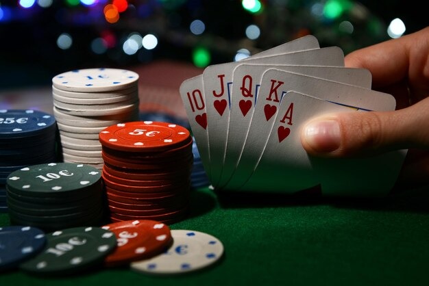Dragon Tiger live dealer table with card display at erek2 2d studio